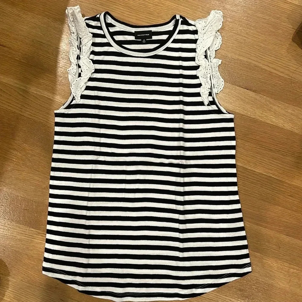 Tank top with lace trim